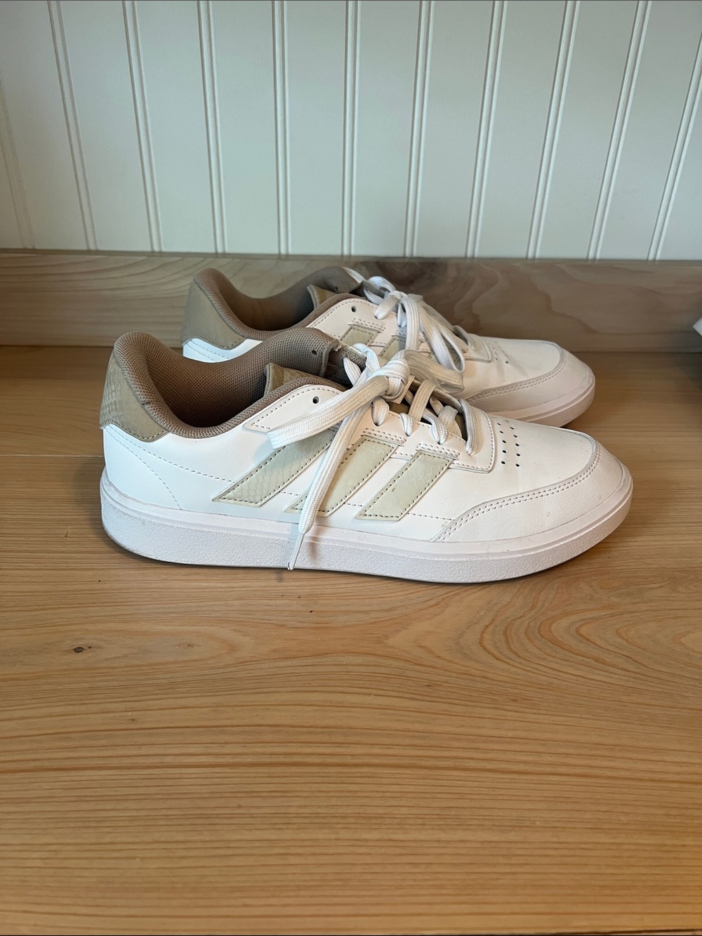 Adidas White/Beige Sneakers sz 9